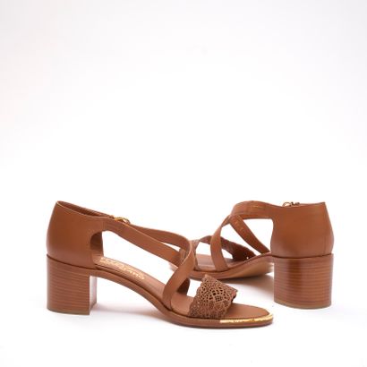SALVATORE FERRAGAMO.
Paire de sandales en...