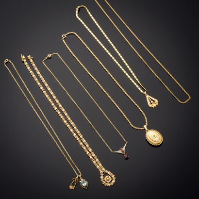 Ensemble en or jaune ou rose 18k comprenant...