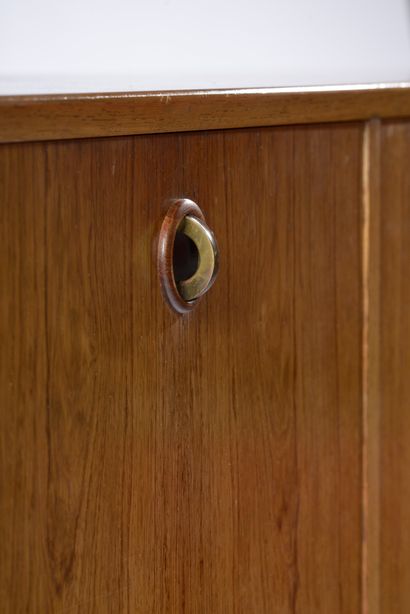 Importante enfilade en placage de palissandre...