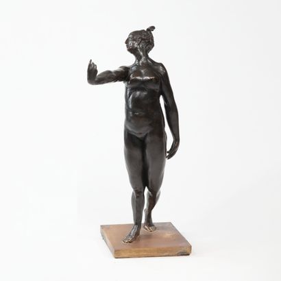 Ecole moderne.
Nu féminin au bras tendu.
Sculpture...