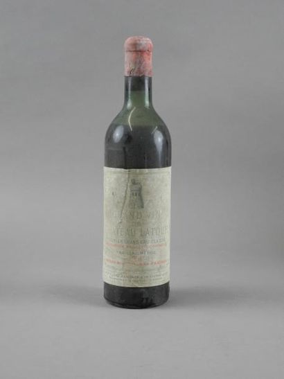 1 bouteille CH. LATOUR, 1° cru Pauillac 1954...
