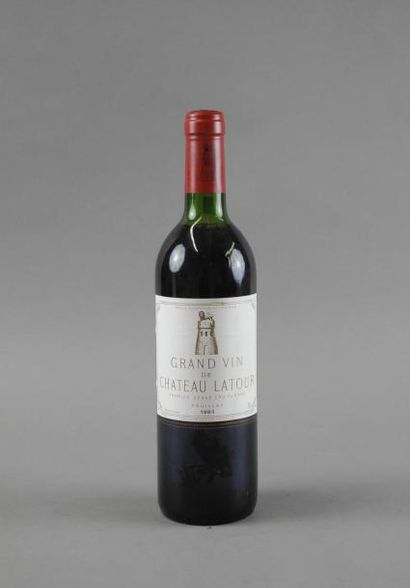 1 bouteille CH. LATOUR, 1° cru Pauillac 1983...