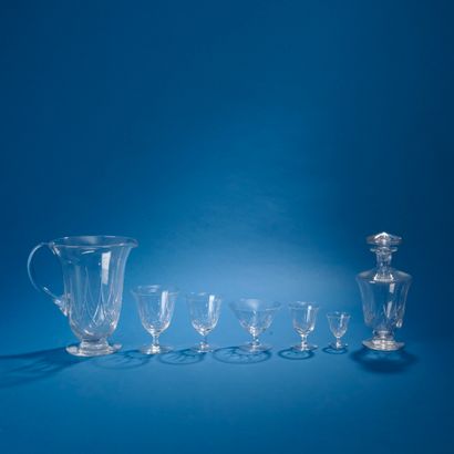Part of a tulip-shaped crystal glass service.
Includes:...