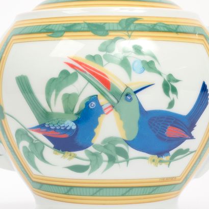HERMÈS, Paris.
Partie de service en porcelaine,...