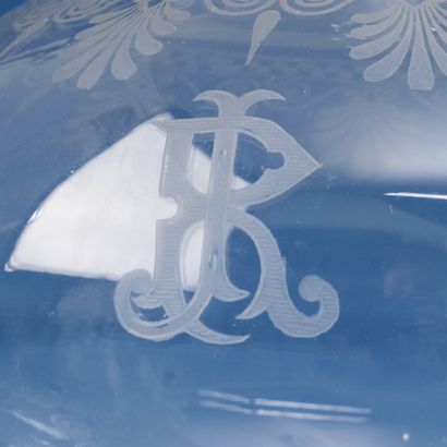 Set of engraved crystal glasses decorated...