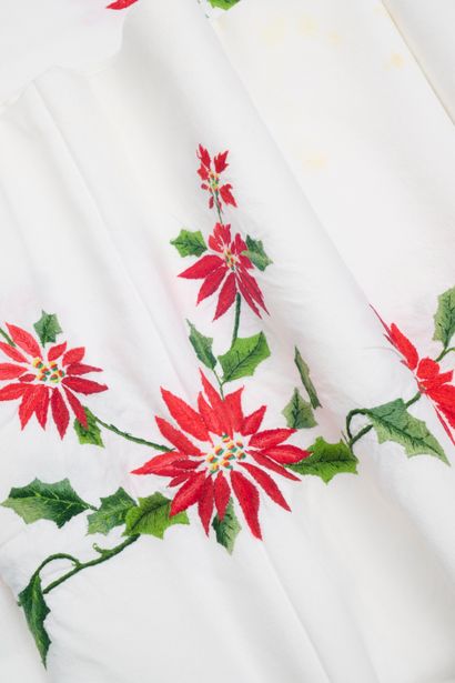 Rectangular white cotton tablecloth embroidered...