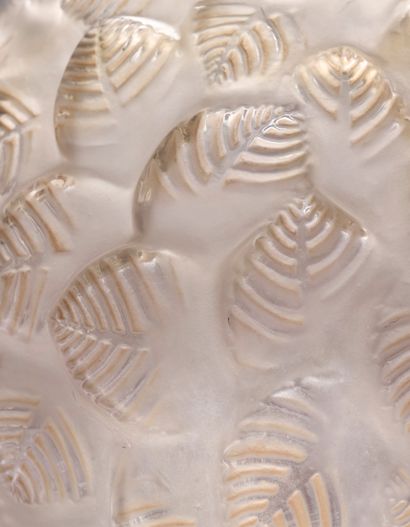 René LALIQUE (1860-1945). 
Blown-molded white...
