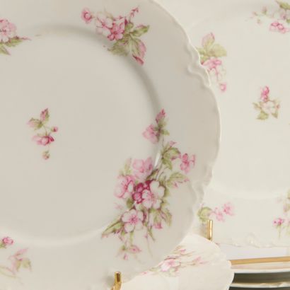 HAVILAND.
Partie de service de table en porcelaine...