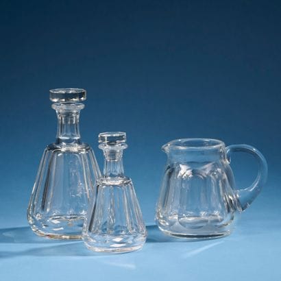 BACCARAT. 
Ensemble à section triangulaire...