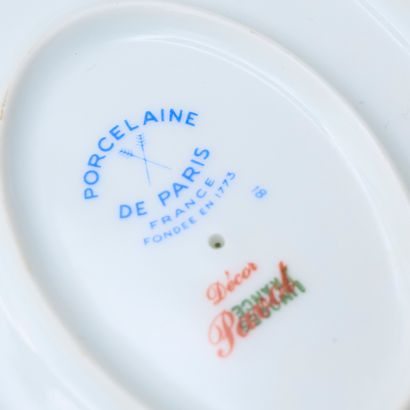Partie de service de table en porcelaine...