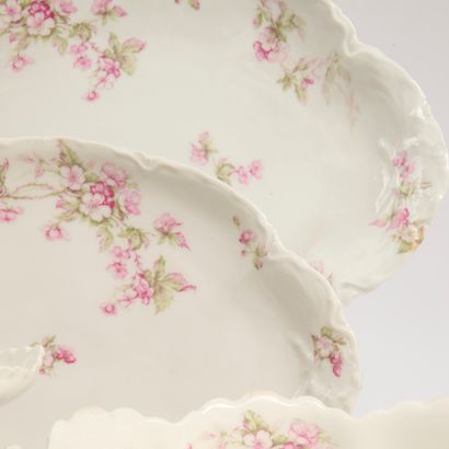 HAVILAND.
Partie de service de table en porcelaine...
