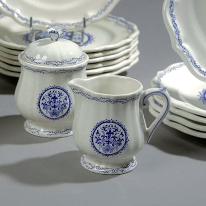 GIEN
Suite de 30 petites assiettes en faience...