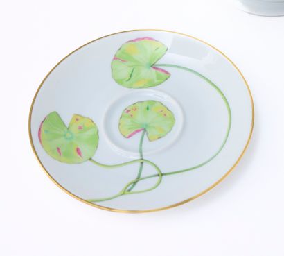 HERMÈS, Paris. 
Théière en porcelaine émaillée...