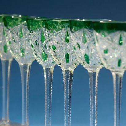 BACCARAT. 
Suite de huit verres à vin d'Alsace...