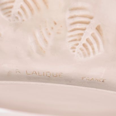 René LALIQUE (1860-1945). 
Blown-molded white...