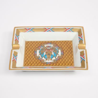 HERMÈS, Paris.
Cendrier vide-poche en porcelaine...