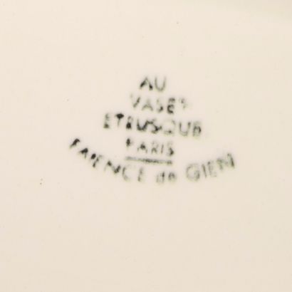 GIEN.
Partie de service de table modèle 
