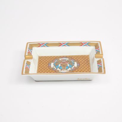 HERMÈS, Paris.
Cendrier vide-poche en porcelaine...