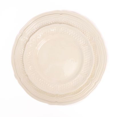 GIEN.
Partie de service de table modèle 