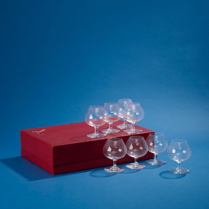 BACCARAT. 
Suite de huit verres à Cognac...