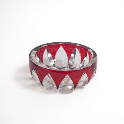 SAINT-LOUIS.
Red-lined round crystal bowl...