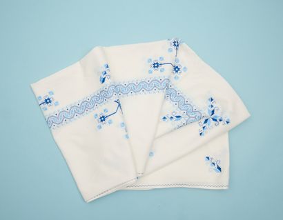 Rectangular white cotton tablecloth embroidered...