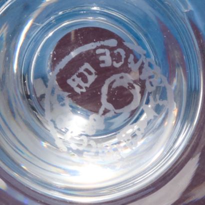 BACCARAT. 
Suite de huit verres à Cognac...
