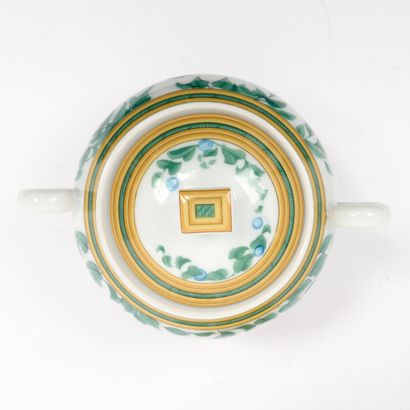 HERMÈS, Paris.
Partie de service en porcelaine,...