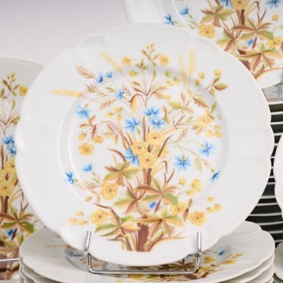 LIMOGES.
Partie de service de table en porcelaine...