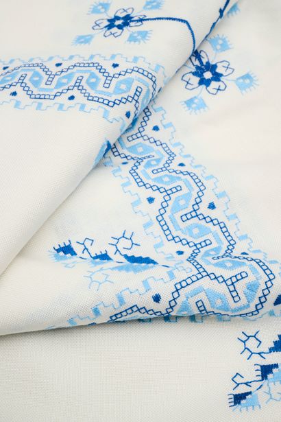 Rectangular white cotton tablecloth embroidered...