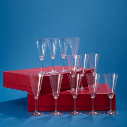 BACCARAT. 
Suite de douze flûtes à Champagne...