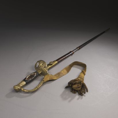 Épée d’Officier d’État-major. Fusée en bois,...