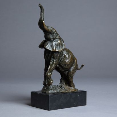 CLAUDE (20th century).

Elephant on a mound,...