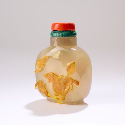 CHINA. 

Baluster-shaped snuff bottle in...