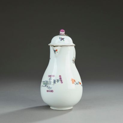 BERLIN.

Coupe en porcelaine ajourée en toile...