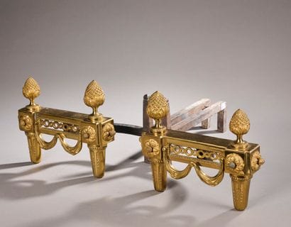 Paire de chenets en bronze ciselé et doré...