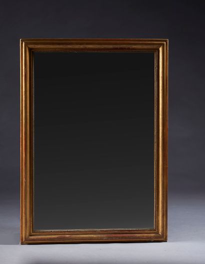 Miroir rectangulaire, l'encadrement en bois...