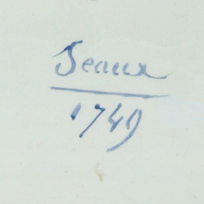 Genre de SCEAUX.
Écritoire en faïence ovale...