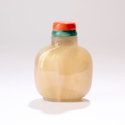 CHINA. 

Baluster-shaped snuff bottle in...