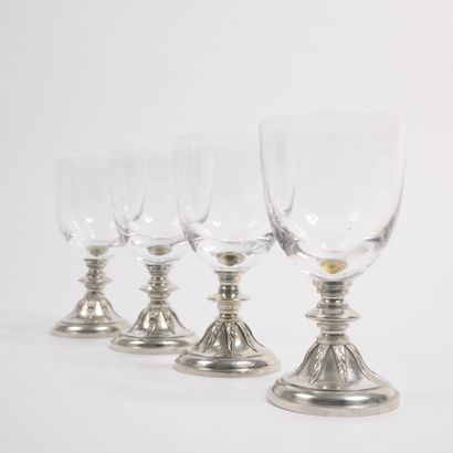 LES ETAINS DU MANOIR.

A pewter covered sugar...