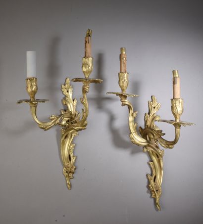 Trois paires d'appliques à deux bras de lumière...