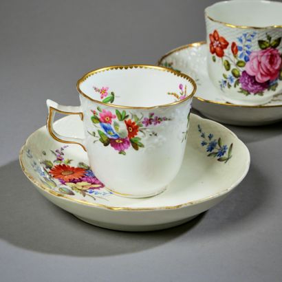 ANGLETERRE, SPODE.

Deux tasses et leur sous-tasse...