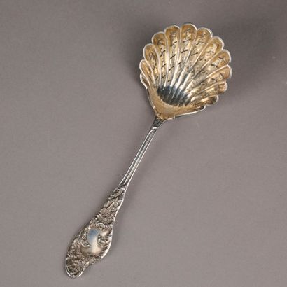 Sprinkling spoon in 950-millimeter vermeil...