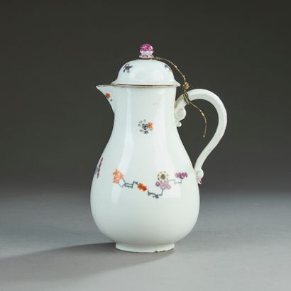 BERLIN.

Coupe en porcelaine ajourée en toile...