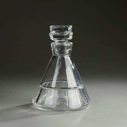 LALIQUE France.

Flat-bottomed blown-glass...