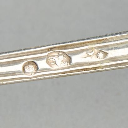 Set in silver 800 and 950 thousandths comprising...