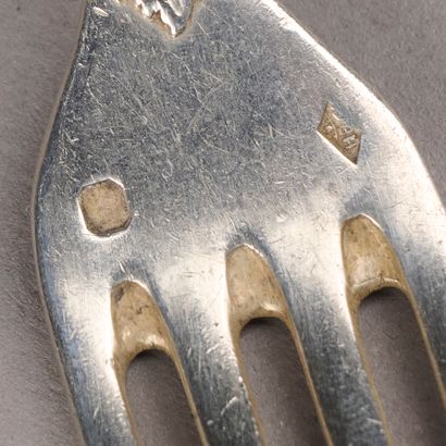Sprinkling spoon in 950-millimeter vermeil...