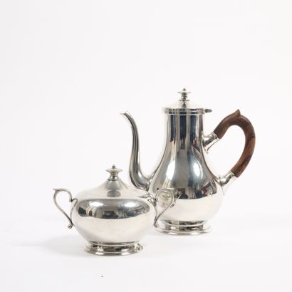 LES ETAINS DU MANOIR.

A pewter covered sugar...