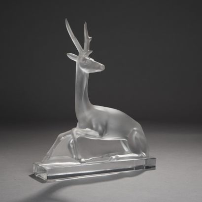 LALIQUE France.
Reclining stag.
Moulded crystal...