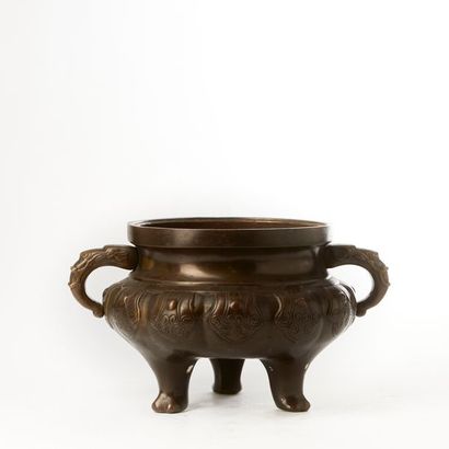 CHINA.

Large tripod incense burner in brown...